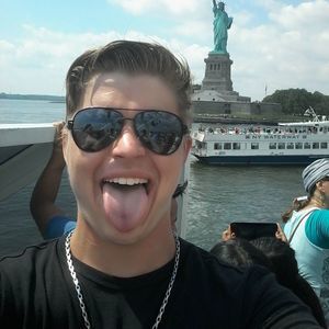 Meet your Posher, Brandon