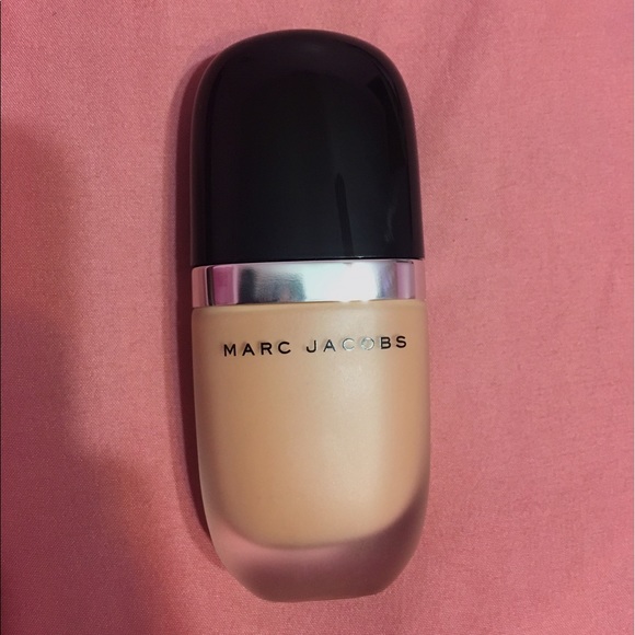 Marc Jacobs Genius Gel Foundation - Picture 1 of 3