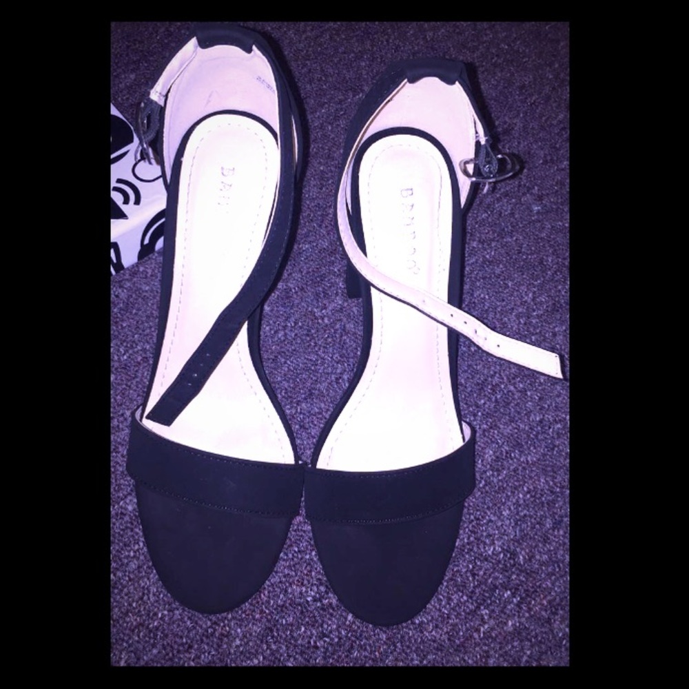 Heels - Picture 1 of 2