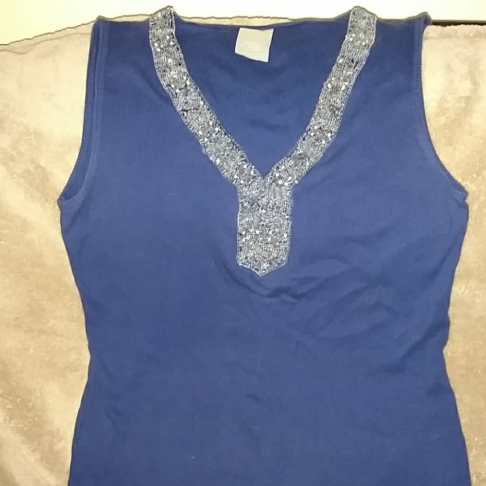 Top - Picture 2 of 2