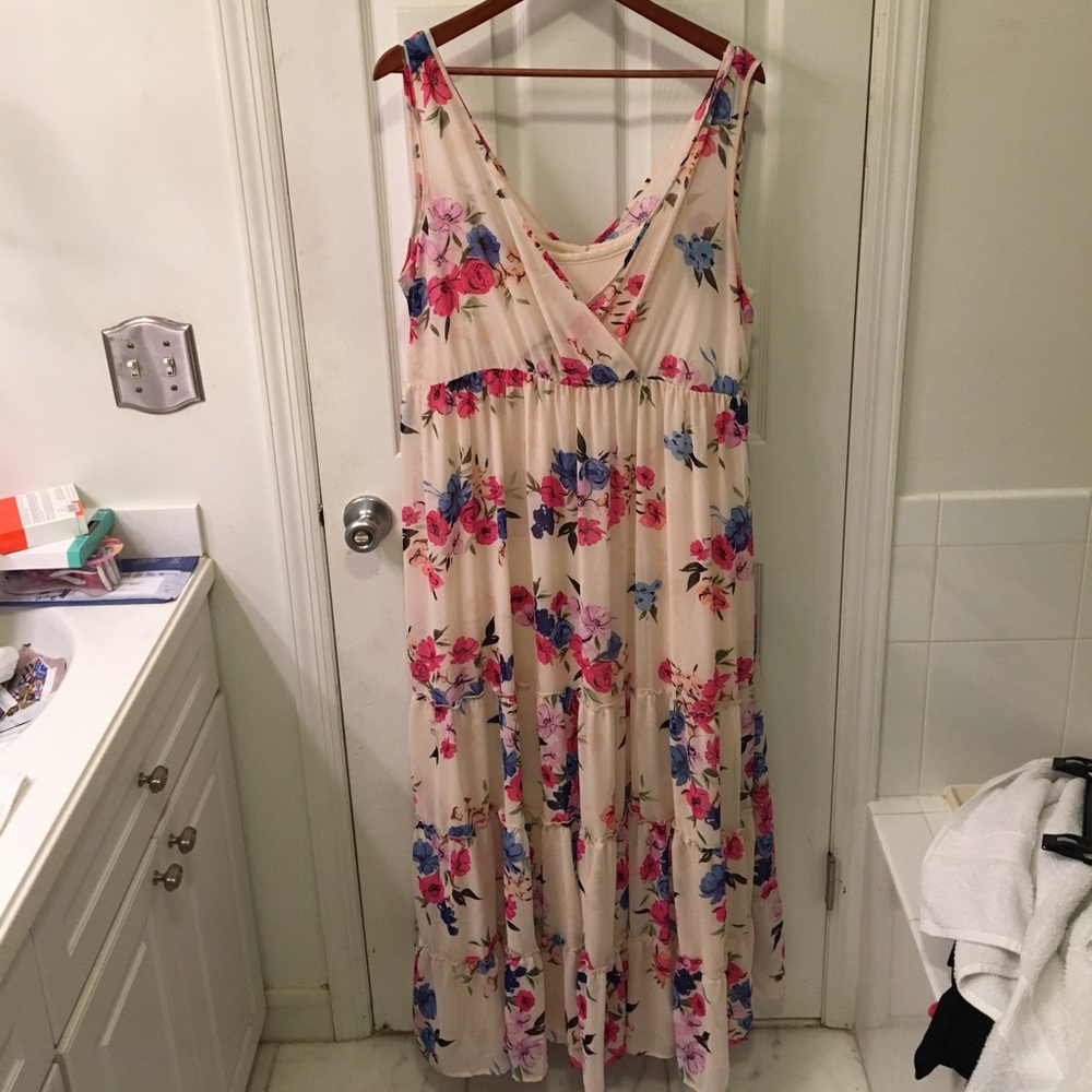 Torrid size 1 cream floral maxi dress