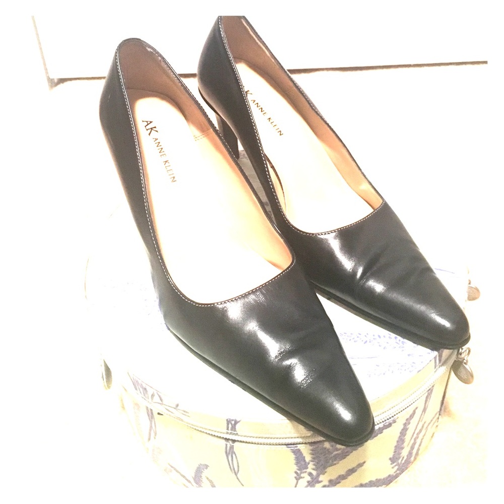 Black leather pumps REDUCED PRICE!!! ✂️✂️✂️