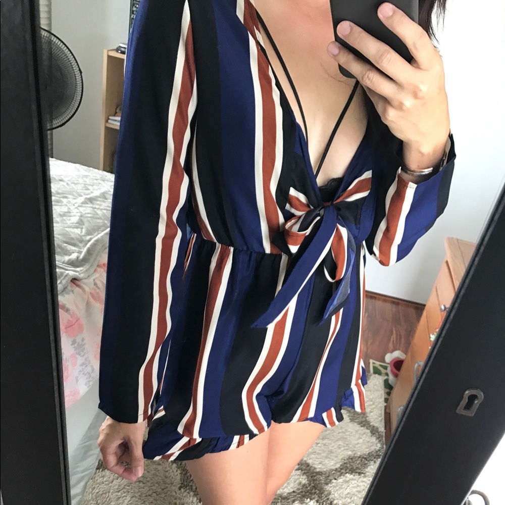 ▪️BOUTIQUE SALE▪️LAST 1▫️Striped Ruffle Romper - Picture 2 of 7
