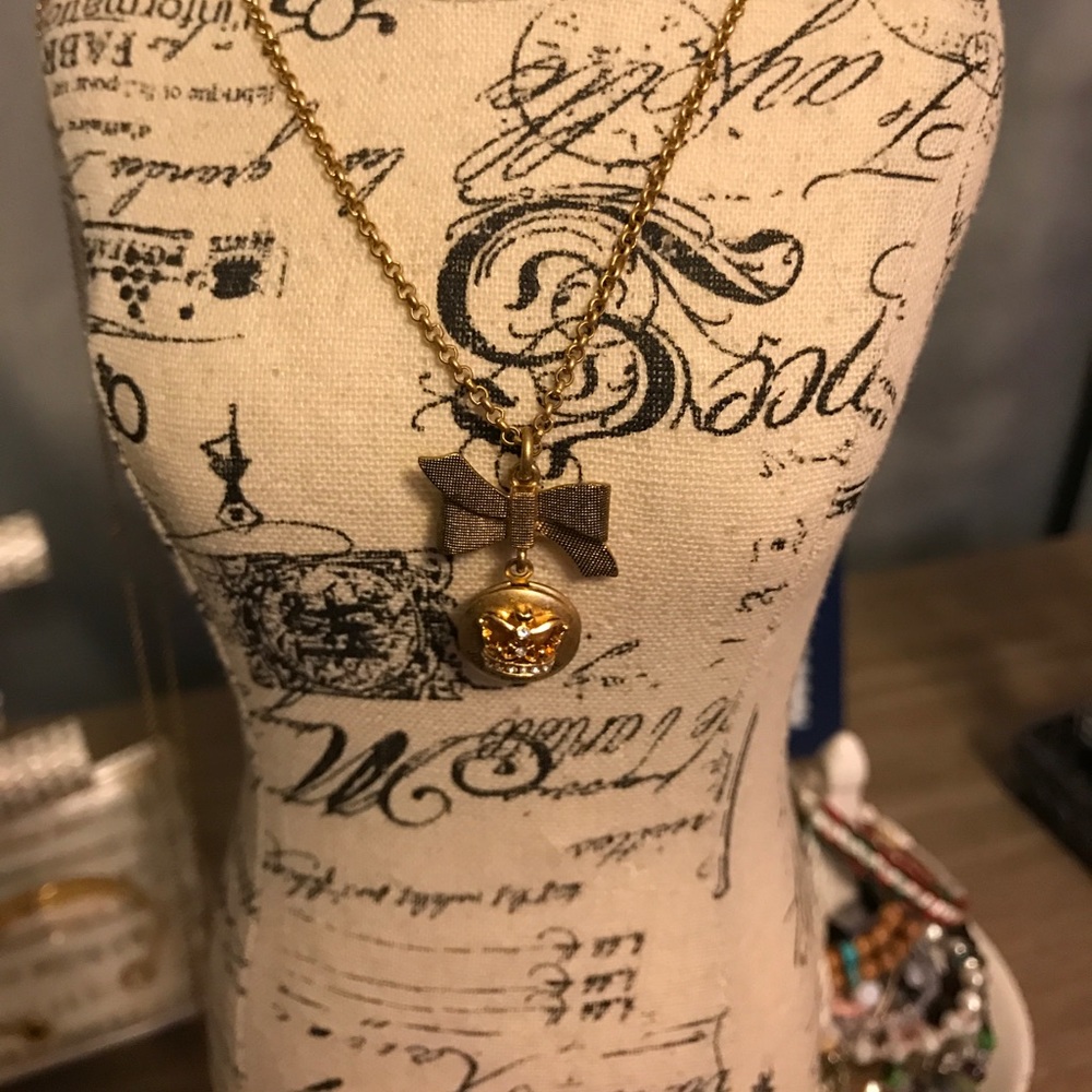 Juicy couture bow necklace NEVER WORN!!