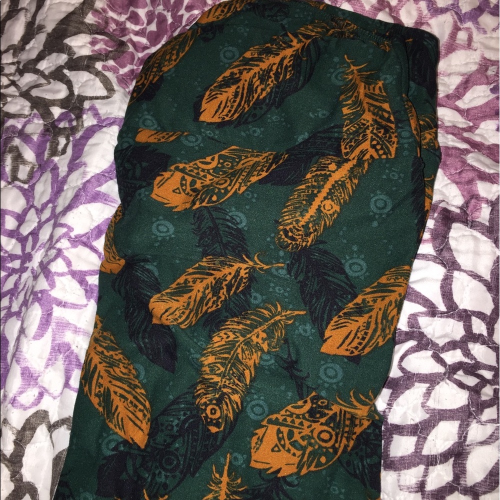 Tc LULAROE feather leggings tall and curvy