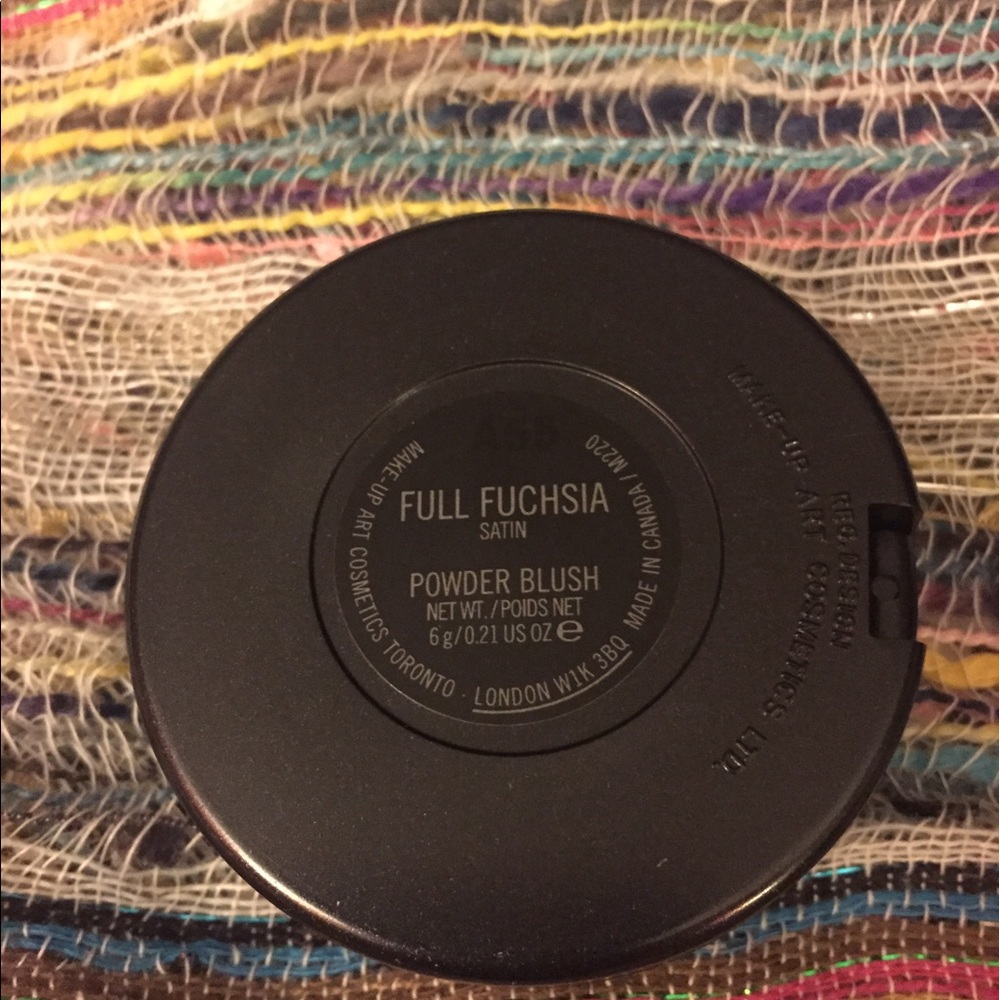 Mac powder blush Full Fuchsia satin finish *sold* - Picture 4 of 4