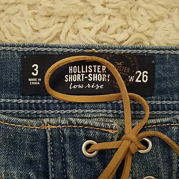 Hollister Low Rise Ruffle Lace Short-Short - Picture 3 of 5