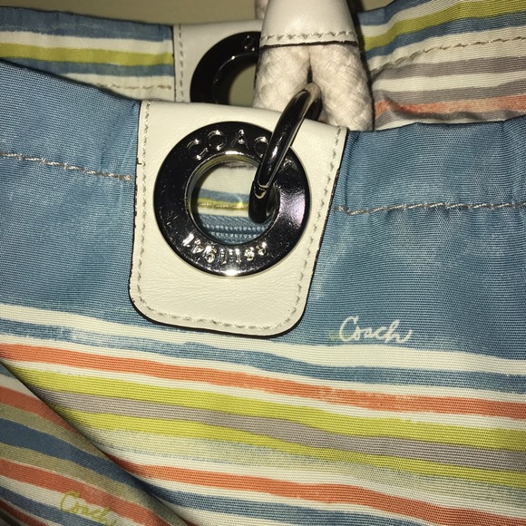 Coach Purse πππ - Picture 2 of 4