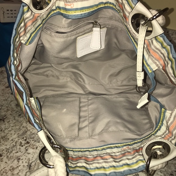 Coach Purse πππ - Picture 3 of 4