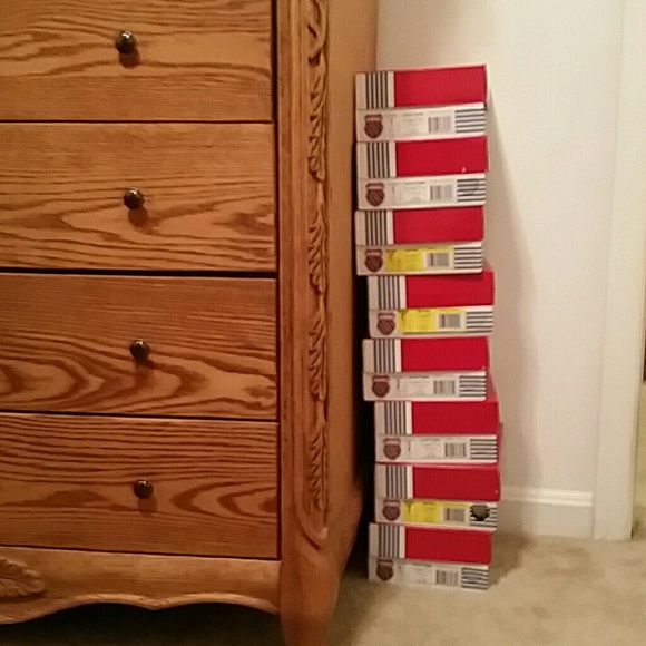 New- Kids kswiss black - never used- still in box - Picture 3 of 3