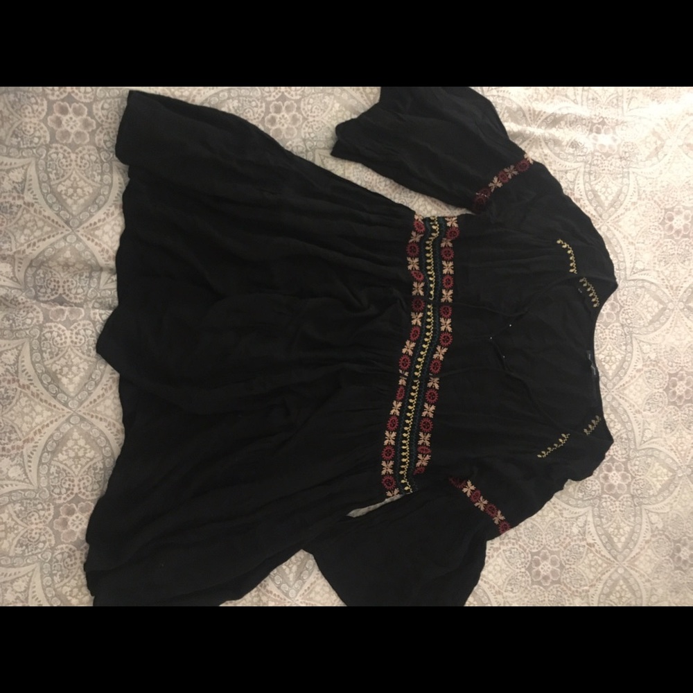 American eagle belle sleeve dress