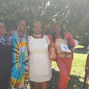 Meet your Posher, Cynthia