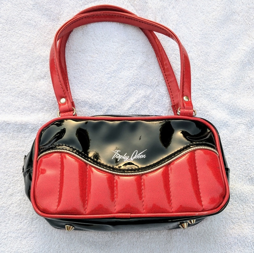 Trophy Queen retro truck and roll bag