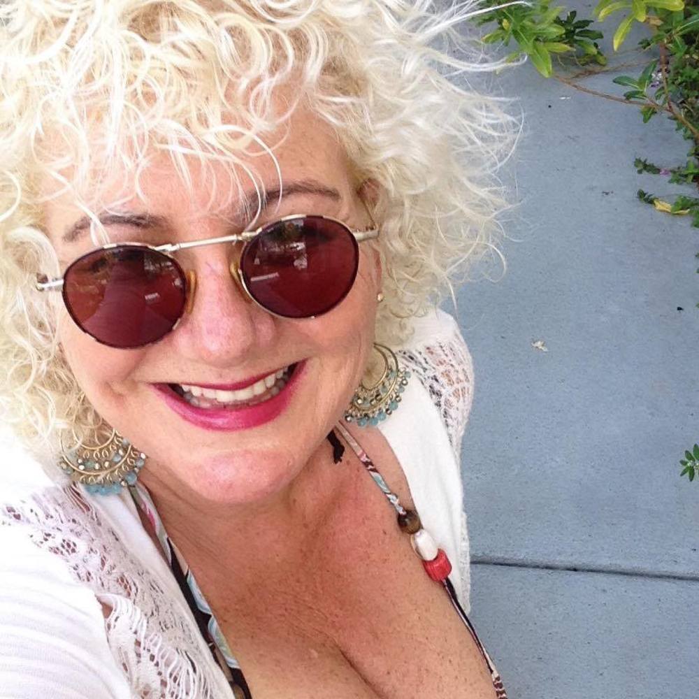 Meet your Posher, Claudia