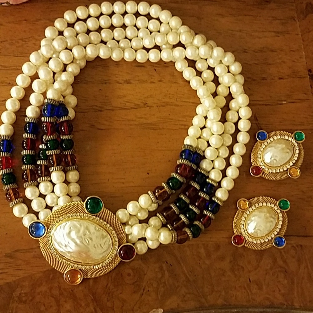 Stunning vintage necklace
