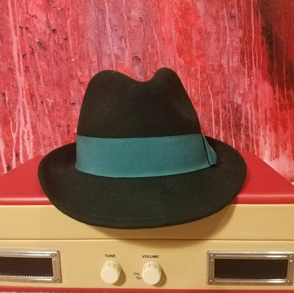 Fedora - Picture 2 of 3