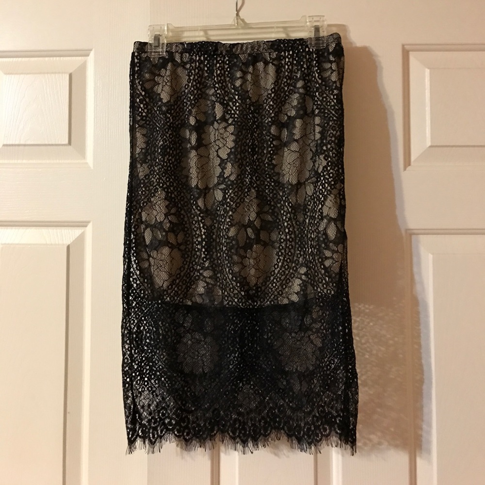 NWOT Lace skirt