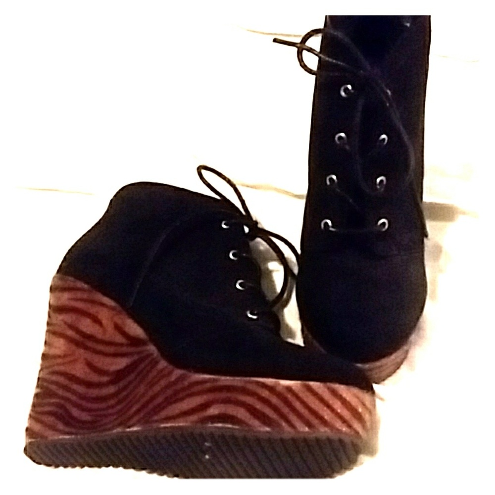 Guess platform black suede booties