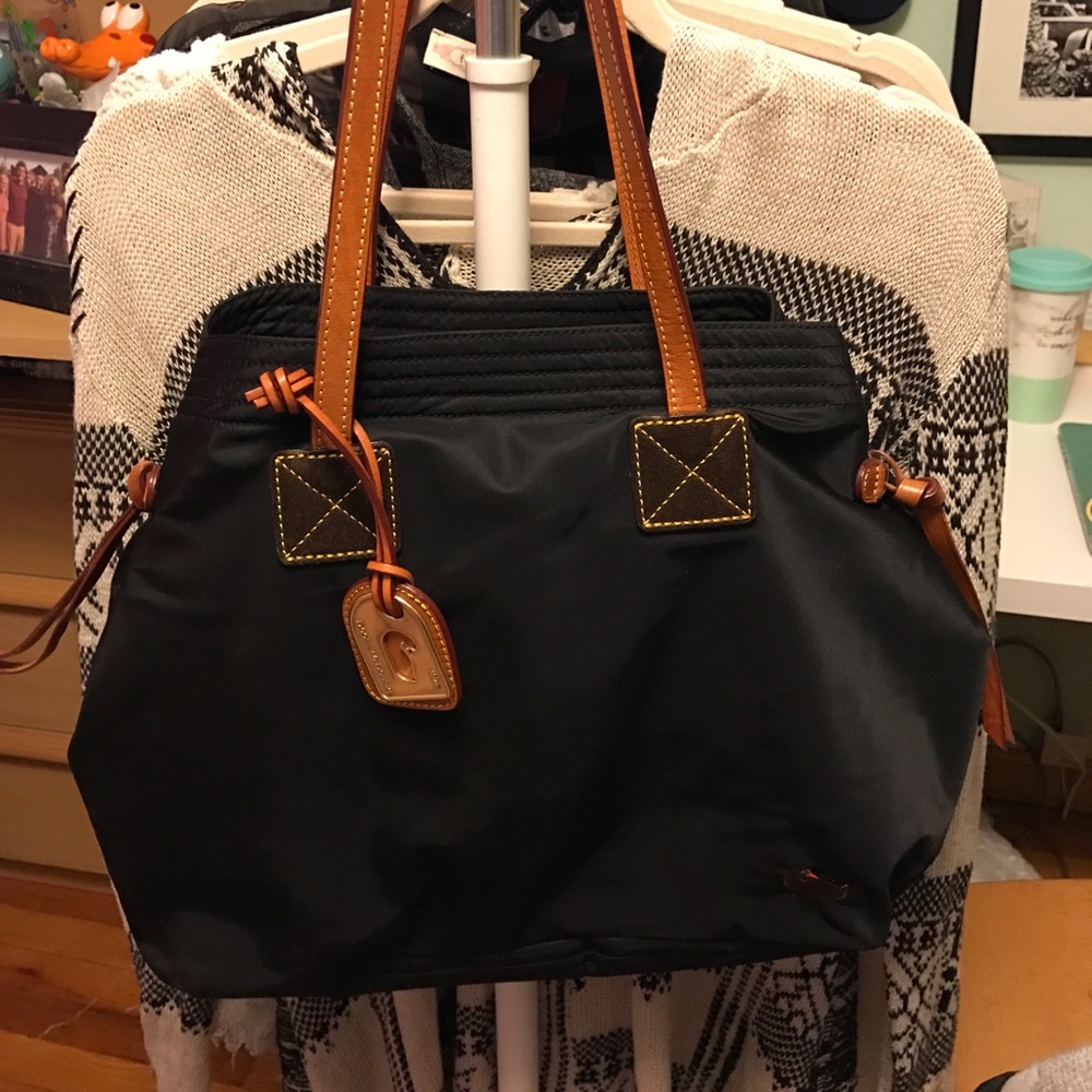 Large Dooney and Bourke tote AMAZING Condition