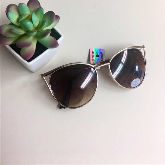 Accessories - Cat eye sunglasses-super sexy🕶💋