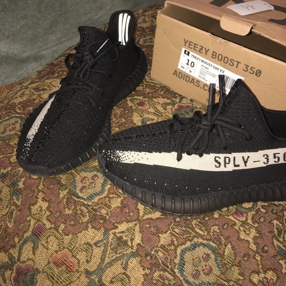 Used high quality UA yeezy Oreos size 10