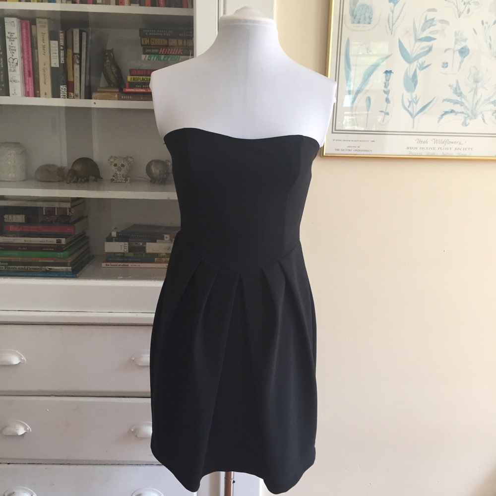 {Aqua} Black Strapless Pleated Skirt Dress