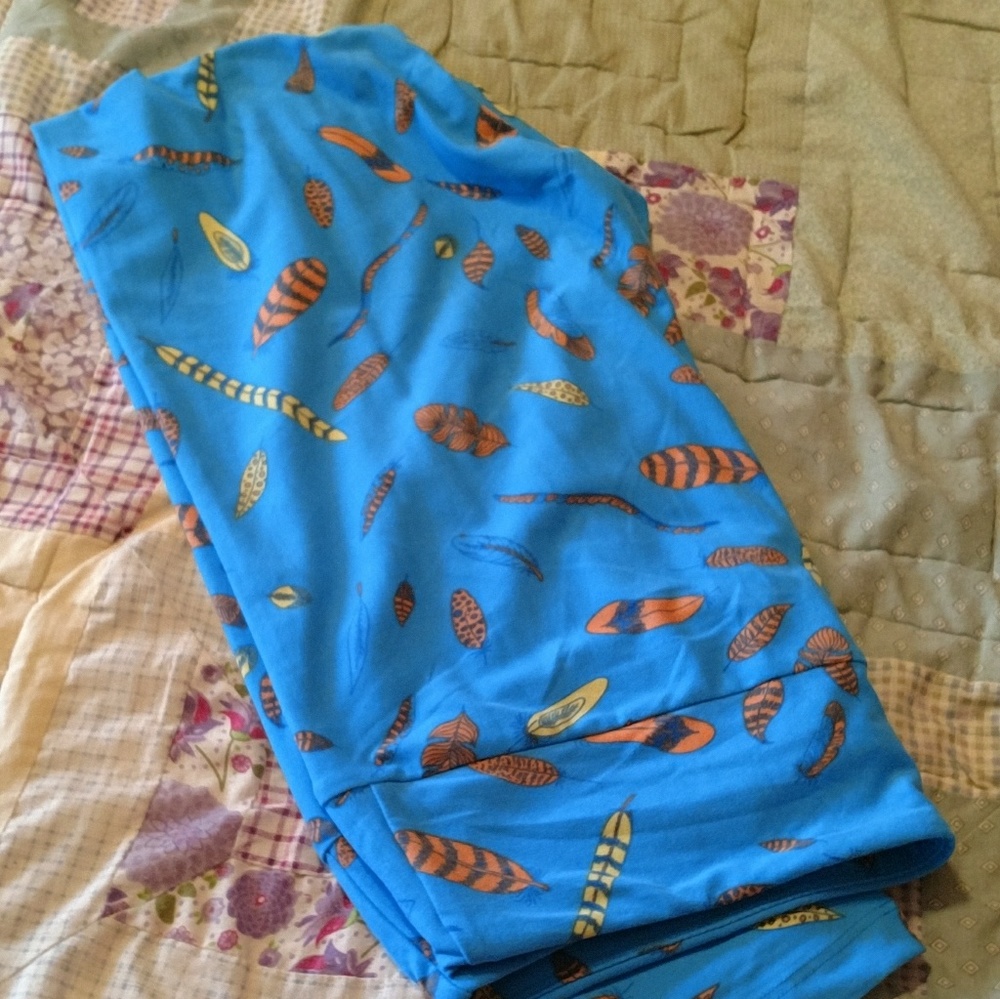Nwt lularoe feathers leggings