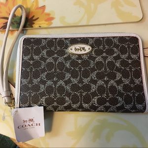 Authentic Coach wallet/wristlet, very nice!