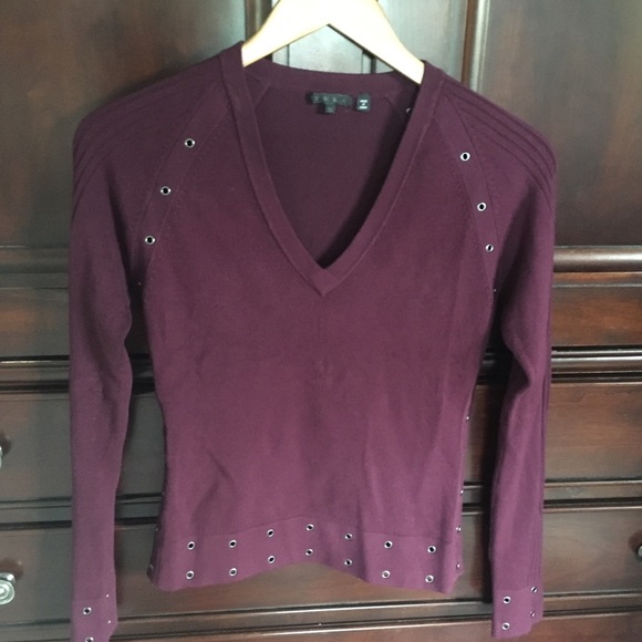 YUKA sweater, size t1 (equivalent to a size small) - Picture 1 of 4