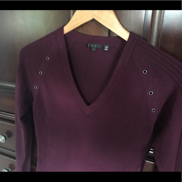 YUKA sweater, size t1 (equivalent to a size small) - Picture 2 of 4