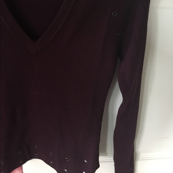 YUKA sweater, size t1 (equivalent to a size small) - Picture 4 of 4