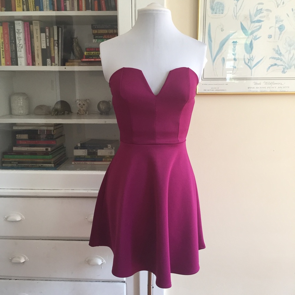 {Charlotte Russe} Magenta Plunging Strapless Mini