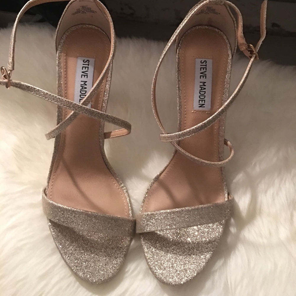Gold strapped sandals size 8 - Steve Madden