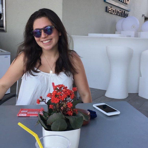 Meet your Posher, Yakira - Picture 1 of 1