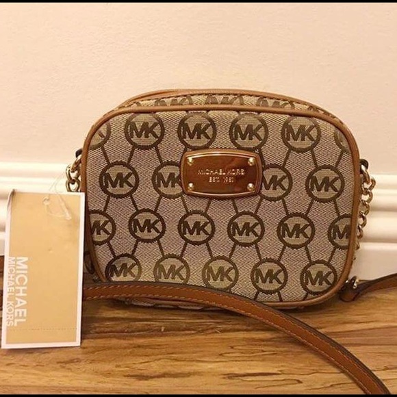 Michael Kors Handbags - ❌SALE❌Michael Kors Crossbody Bag❌