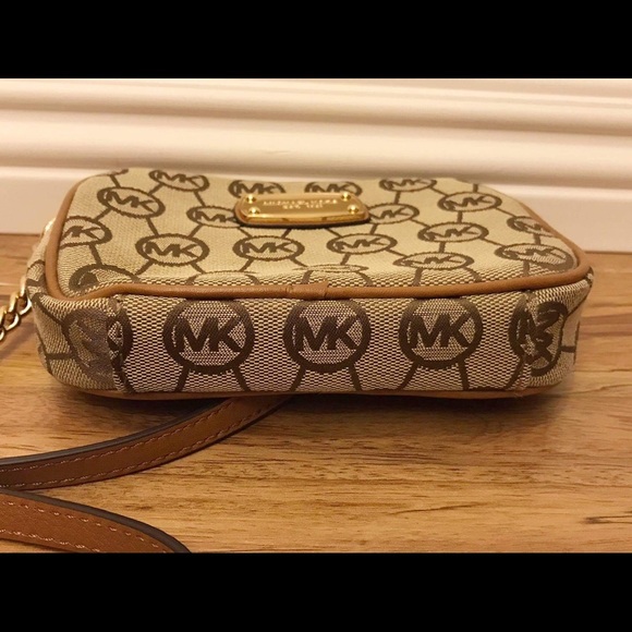 ❌SALE❌Michael Kors Crossbody Bag❌ - Picture 4 of 8