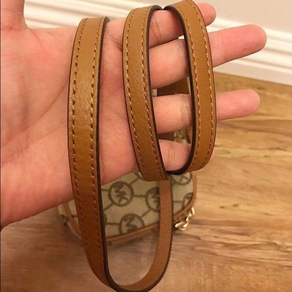 ❌SALE❌Michael Kors Crossbody Bag❌ - Picture 6 of 8
