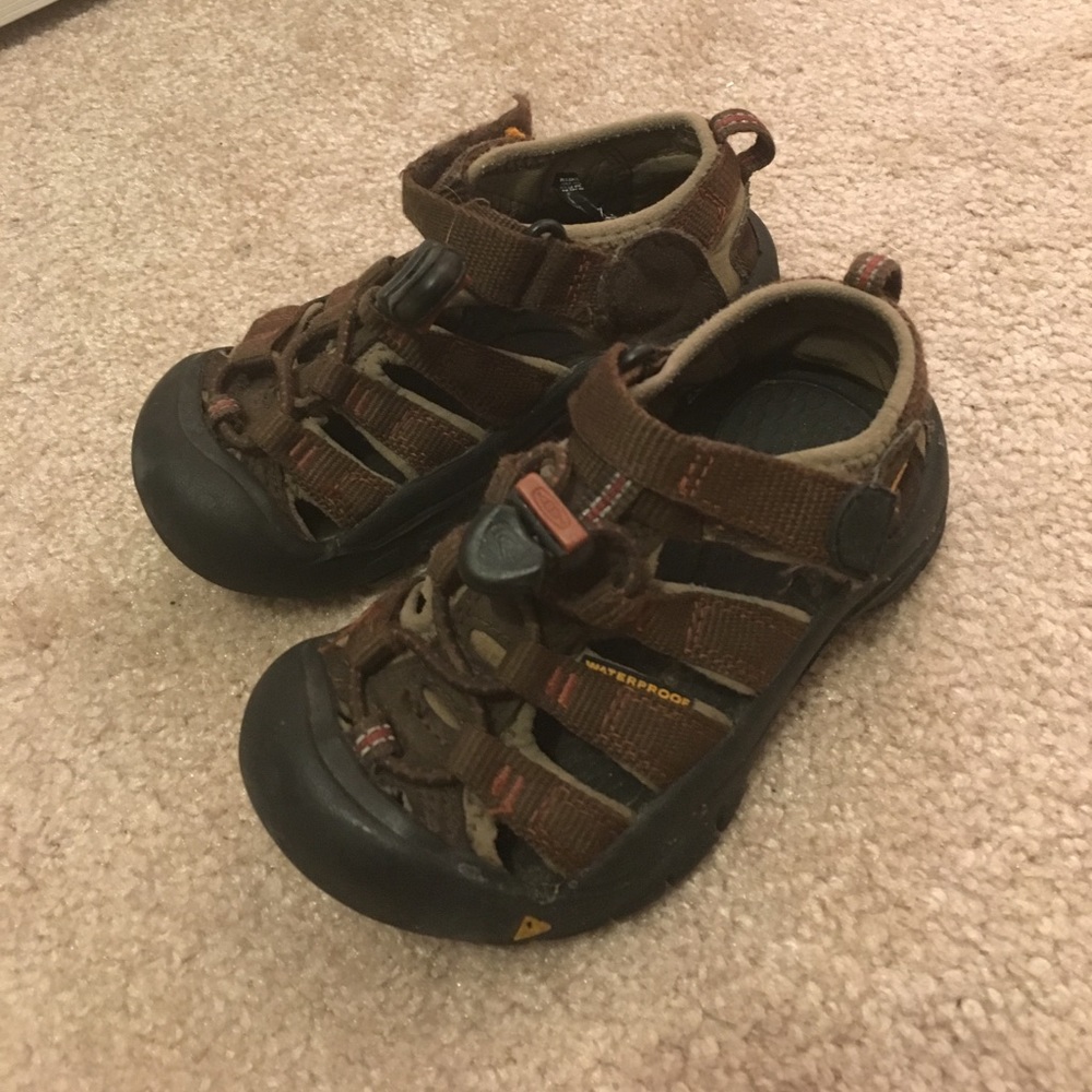 Size 9 Keen sandals-GUC