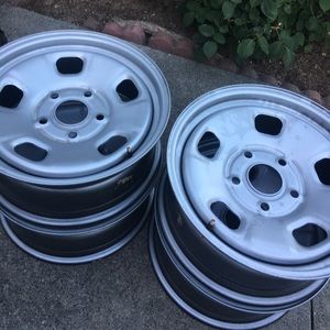 I am selling silver car rims