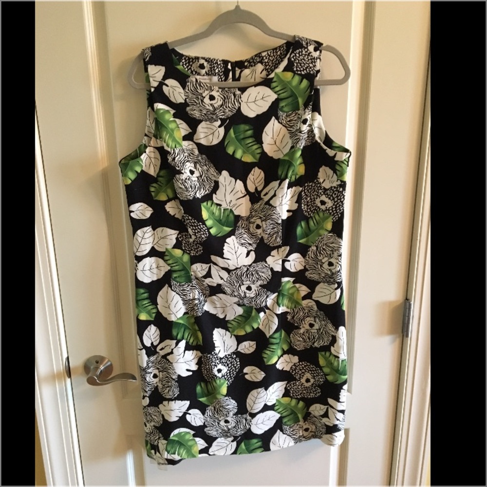 Leaf Print Sleeveless Shift Dress