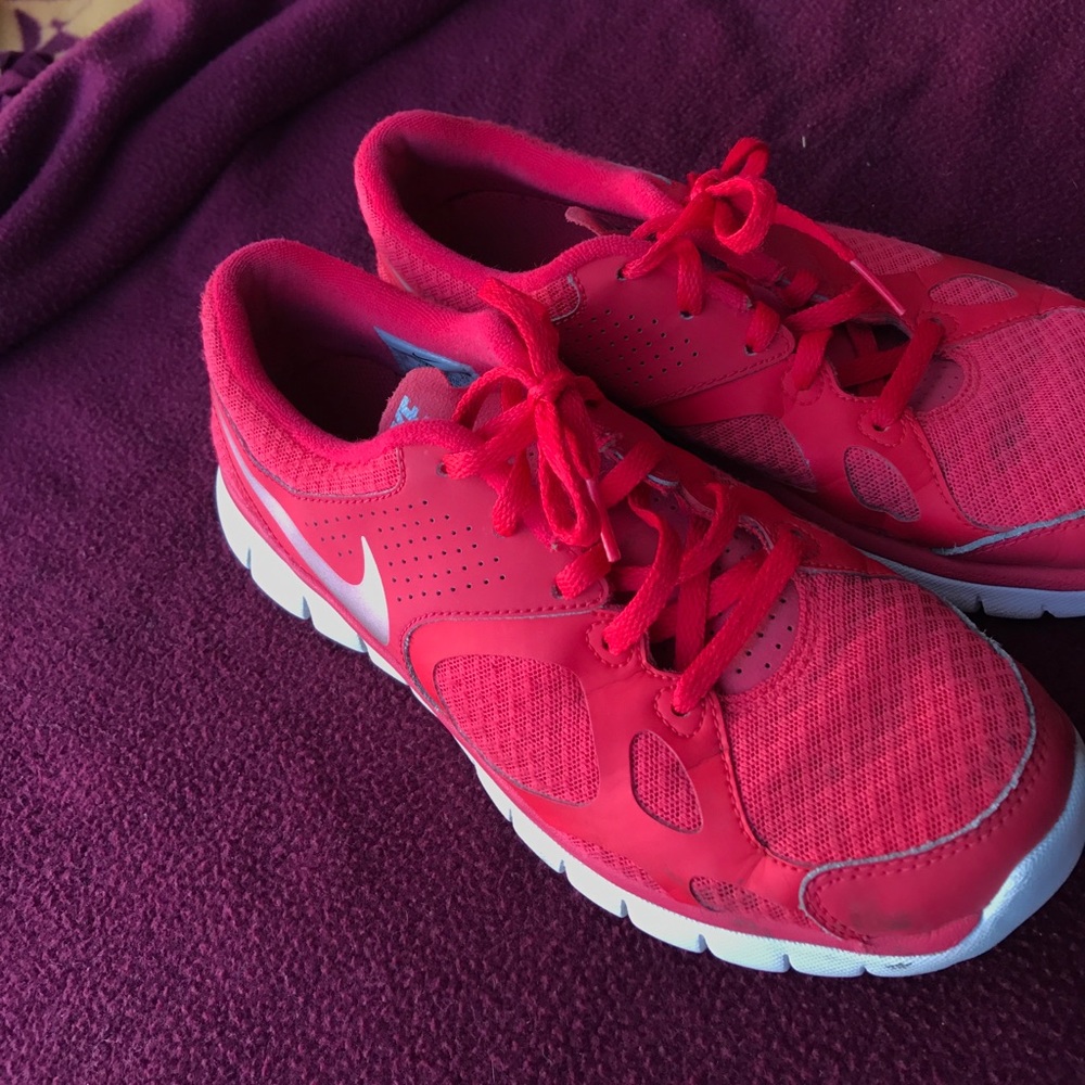 SOLD - Nike size 8