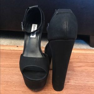 Steve Madden Black Pumps