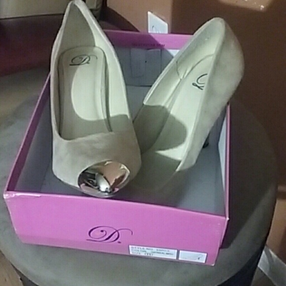 Shoes - Picture 2 of 4