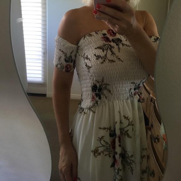 RESTOCK! ✨HP!✨Off Shoulder Boho Floral Maxi Dress✨ - Picture 5 of 7