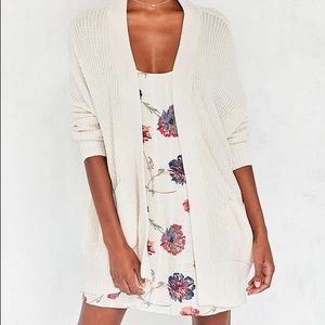 4th SALE 🇺🇸URBAN Outfitters cream knit cardigan