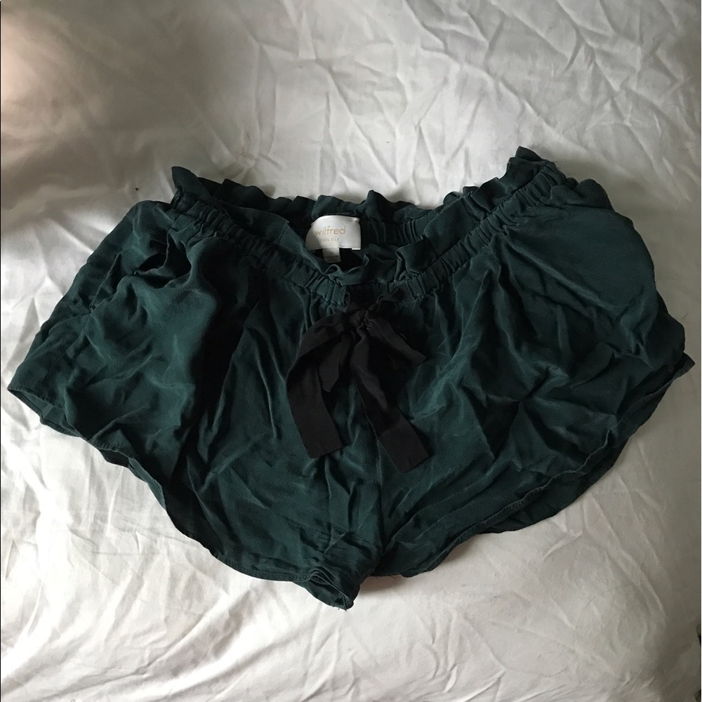 Wilfred Aritzia dark green 100% silk shorts