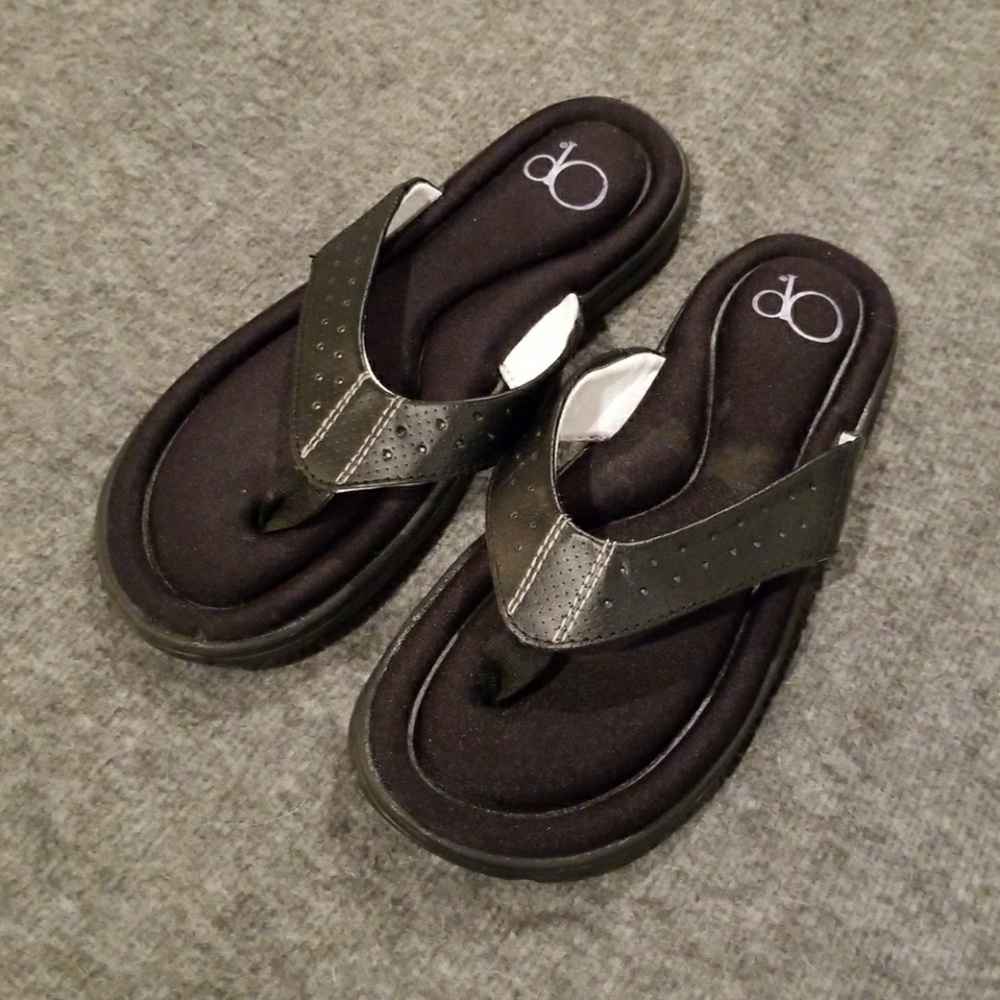 OP black memory foam flip flops size 7/8
