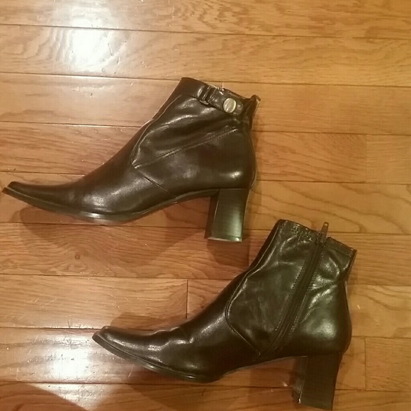 LIZ COLE BROWN BOOTIES! SOLD - Picture 2 of 5