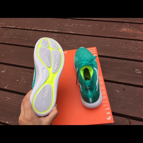 BRAND NEW Nike lunarepic flyknits - Picture 5 of 5