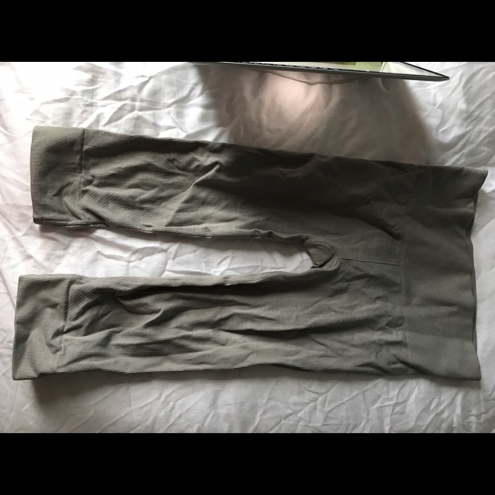 Grey lululemon crop leggings